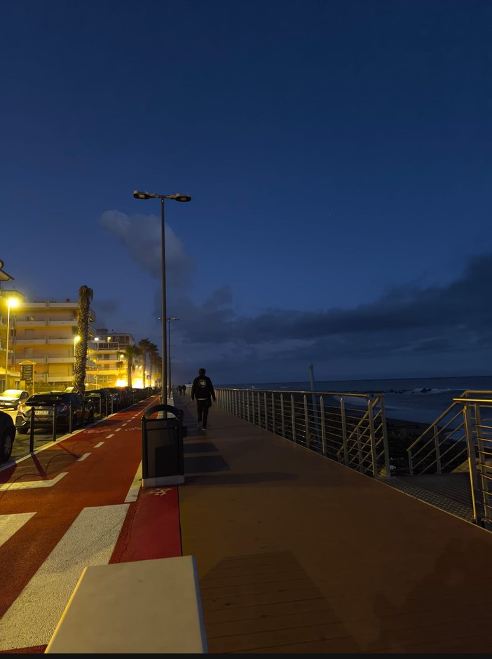 Ventimiglia, Scullino: "Ciclopedonale sul lungomare al buio da oltre tre mesi"