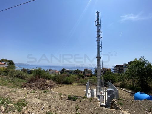 L'antenna 5G installata in via Bonmoschetto tra le proteste dei residenti