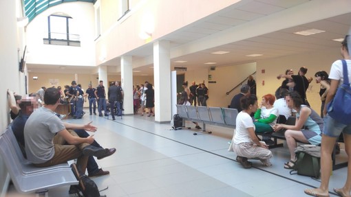 Ventimiglia: aggredirono un giornalista, no border a processo, la testimonianza in aula di Alberto Guasco &quot;Accerchiato per un'ora e mezza&quot;