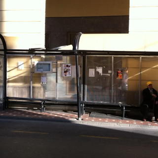 Imperia: fermata dell'autobus pericolosa, la denuncia di un lettore