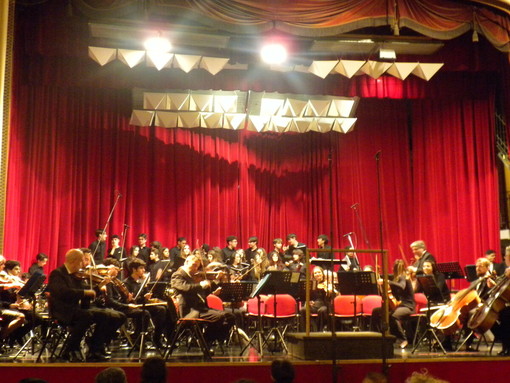 Studenti del Liceo Cassini in concerto inclusivo con il progetto SIAE Studenti del Liceo Cassini in concerto inclusivo con il progetto SIAE