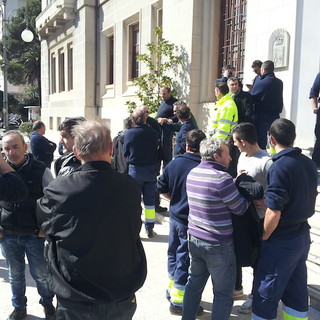 Una delle tante proteste dei dipendenti TraDeCo Una delle tante proteste dei dipendenti TraDeCo