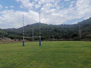 Il campo dopo il rifacimento del manto erboso Il campo dopo il rifacimento del manto erboso