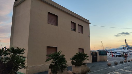 Sarà demolita la palazzina in Calata Cuneo di proprietà della Capitaneria di Porto Sarà demolita la palazzina in Calata Cuneo di proprietà della Capitaneria di Porto