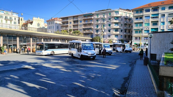 Riviera Trasporti, la denuncia del sindacato USB: "Il mondo al contrario"