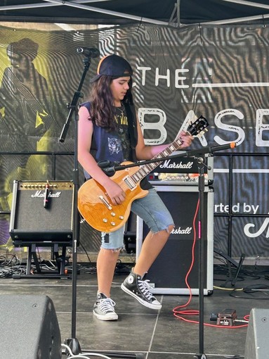 Dal cuore di Londra alle strade di Sanremo: il talento di Phoenix conquista il web