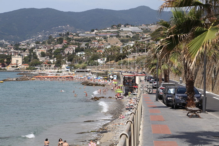 Sanremo: la segnalazione di un lettore su strada Tre Ponti "Nessun candidato in visita nonostante le innumerevoli problematiche" Sanremo: la segnalazione di un lettore su strada Tre Ponti "Nessun candidato in visita nonostante le innumerevoli problematiche"