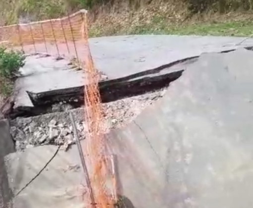 Maltempo: crolla il ponte di collegamento tra Mendatica e Cosio d'Arroscia (video)