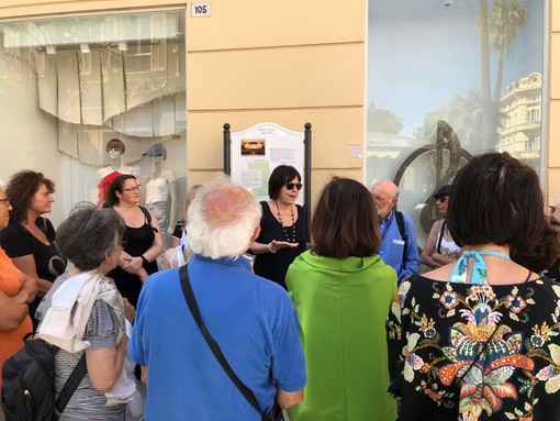 Sanremo: successo per la prima passeggiata letteraria sulle tracce di Italo Calvino (foto)