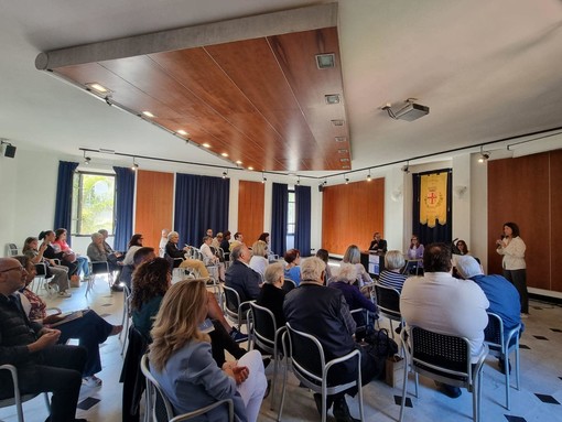 'Di libro in libro' nel 'Maggio dei libri': Villa Boselli gremita per la presentazione di 'E poi toccarlo, il mare' di Mara Pardini