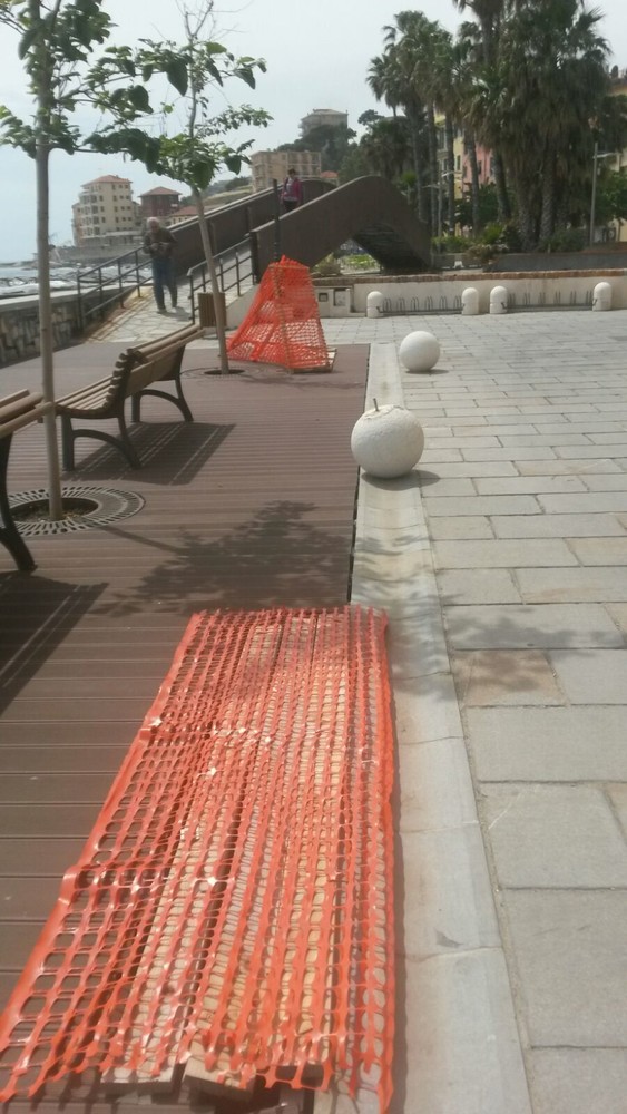 Imperia: a due anni di distanza dal restyling, si rompe la pavimentazione a borgo Foce Imperia: a due anni di distanza dal restyling, si rompe la pavimentazione a borgo Foce