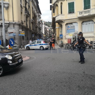 Sanremo: ponteggio pericolante a causa di un incidente, chiusa al traffico via Zefiro Massa