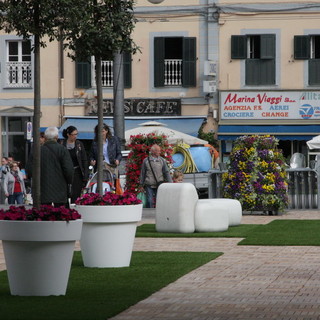 Sanremo: aperto il prato sintetico in piazza Colombo. Nessuna cerimonia d'inaugurazione