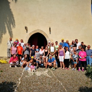Sanremo: grande partecipazione per il pellegrinaggio in bicicletta della parrocchia della Villetta, a Don Diego la targa di Pellegrino dell'anno Sanremo: grande partecipazione per il pellegrinaggio in bicicletta della parrocchia della Villetta, a Don Diego la targa di Pellegrino dell'anno