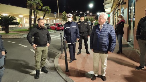 Ventimiglia: espone bottiglie di alcolici dopo le 22, esercizio di corso Genova multato dalla pattuglia notturna