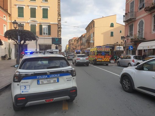 Ventimiglia, si feriscono sull'autobus: mobilitazione di soccorsi in via Cavour