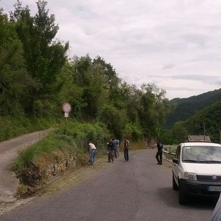 Pulita dalla Pro Loco di Rezzo con i volontari di Cenova e Lavina, strada di collegamento Rezzo-Statale 28