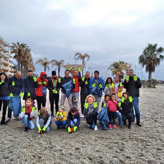 m'IMporta, in 25 a San Bartolomeo al Mare: mozziconi di sigaretta e frammenti di plastica i rifiuti più gettonati m'IMporta, in 25 a San Bartolomeo al Mare: mozziconi di sigaretta e frammenti di plastica i rifiuti più gettonati