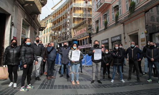 Protesta a sorpresa a Sanremo: i bar intorno all'Ariston chiudono e accusano Toti e Berrino