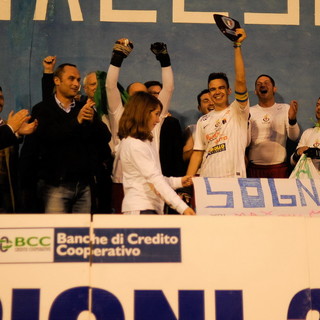 Massimo Vacchetto è il più giovane Campione d'Italia di pallapugno di tutti i tempi. 'Sono felice, mi mancano le parole. E' un successo di tutta la squadra'