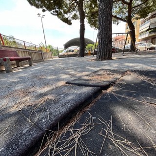 Taggia: per le famiglie quel parco giochi è pericoloso, dal Comune "Valuteremo la chiusura"