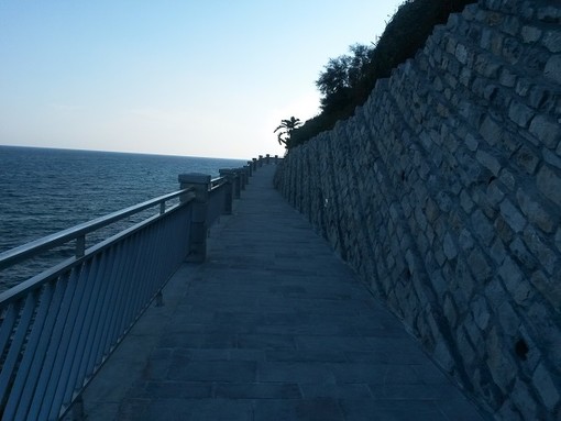 Imperia: divieto di transito ai pedoni sulla 'Passeggiata degli Innamorati' per caduta massi