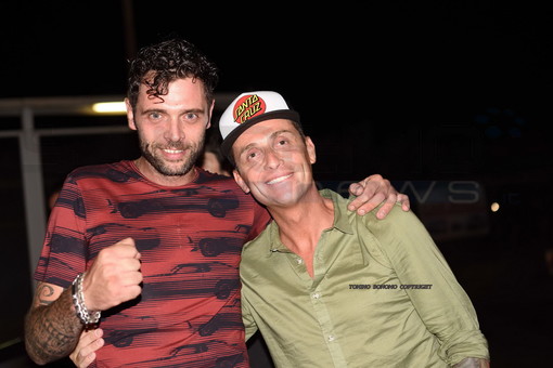 Sanremo: il comico Pintus pizzicato ieri sera con la fidanzata all'uscita del k-Beach