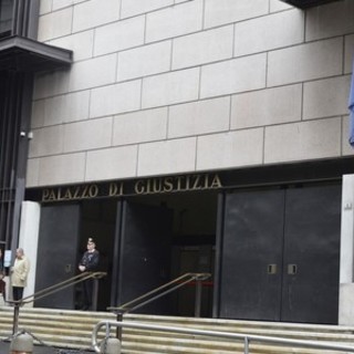 Festini a base di droga e sesso con escort, spunta anche il nome di Alessandro Piana Festini a base di droga e sesso con escort, spunta anche il nome di Alessandro Piana