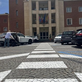 Commissione PEBA a Ventimiglia: finalmente riconosciuta la pericolosità dei 'panettoni' di Piazza Libertà Commissione PEBA a Ventimiglia: finalmente riconosciuta la pericolosità dei 'panettoni' di Piazza Libertà