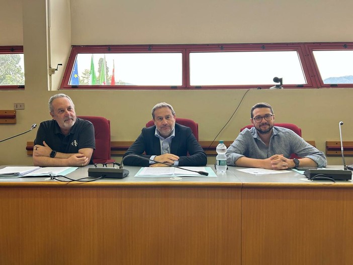 Ponte sull'Argentina, Cascino attacca la Regione: “Non bastano due giorni di apertura, servono risposte sui danni al territorio” Ponte sull'Argentina, Cascino attacca la Regione: “Non bastano due giorni di apertura, servono risposte sui danni al territorio”