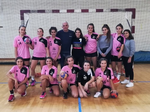 La formazione under 15 femminile del Riviera Handball Imperia
