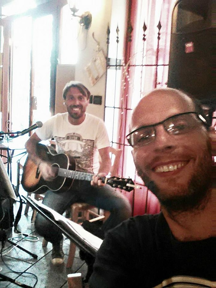 Sanremo: questa sera al Puerto Escondido il duo acustico Prossemica formato da Luca Terzani e Marco Terrone