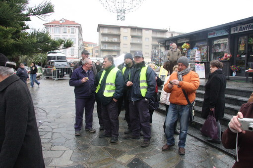 Sanremo: risultati dell'assemblea lavoratori dell'Aimeri, la Uil organizza una protesta davanti al Comune Sanremo: risultati dell'assemblea lavoratori dell'Aimeri, la Uil organizza una protesta davanti al Comune