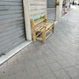 Panchine insufficienti all’autostazione di Piazza Colombo, l’appello: «Più attenzione per anziani e utenti del trasporto pubblico» Panchine insufficienti all’autostazione di Piazza Colombo, l’appello: «Più attenzione per anziani e utenti del trasporto pubblico»