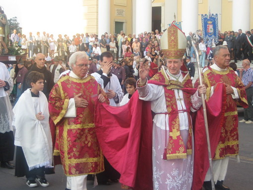 Imperia: oggi pomeriggio per San Maurizio la Processione e l'ultima messa portorina di don Ivo Raimondo Imperia: oggi pomeriggio per San Maurizio la Processione e l'ultima messa portorina di don Ivo Raimondo