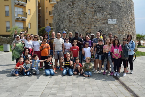 San Bartolomeo al Mare: 37 ragazzi più genitori per la pulizia delle spiagge libere organizzata da m’IMporta
