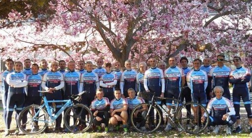 Ciclismo: spirito di squadra e di amicizia nel 'Pedale Imperiese', quando si dice ‘una squadra’
