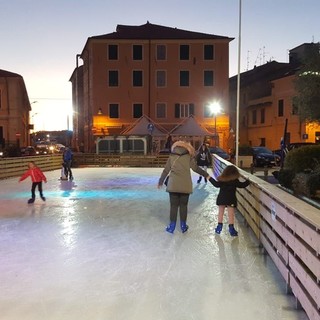 Imperia: banchina Aicardi in salsa natalizia, dai primi di dicembre pista di pattinaggio e mercatino a tema