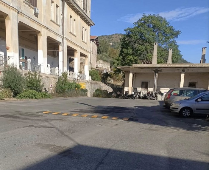 Ventimiglia: alle Gallardi nuova rottura dei tubi dell'acqua: notte di allagamenti e proteste dei residenti Ventimiglia: alle Gallardi nuova rottura dei tubi dell'acqua: notte di allagamenti e proteste dei residenti