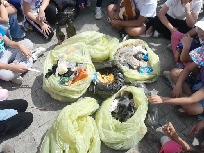 “I giardini incantati del mare” partecipa al Flash Mob 'Mozziconi Addio'