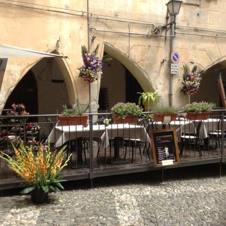 Taggia: sabato prossimo cena di fine estate al Portico dei Sapori di Puglia con ricco menù degustazione e live del duo musicale Alterego