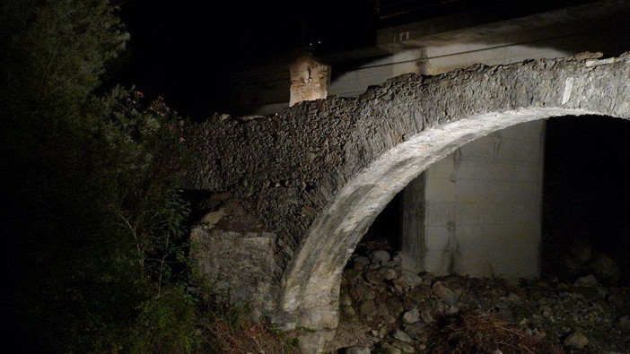 Diano S.Pietro: al via oggi con l'illuminazione del Ponte della Madonnetta il calendario manifestazioni Diano S.Pietro: al via oggi con l'illuminazione del Ponte della Madonnetta il calendario manifestazioni