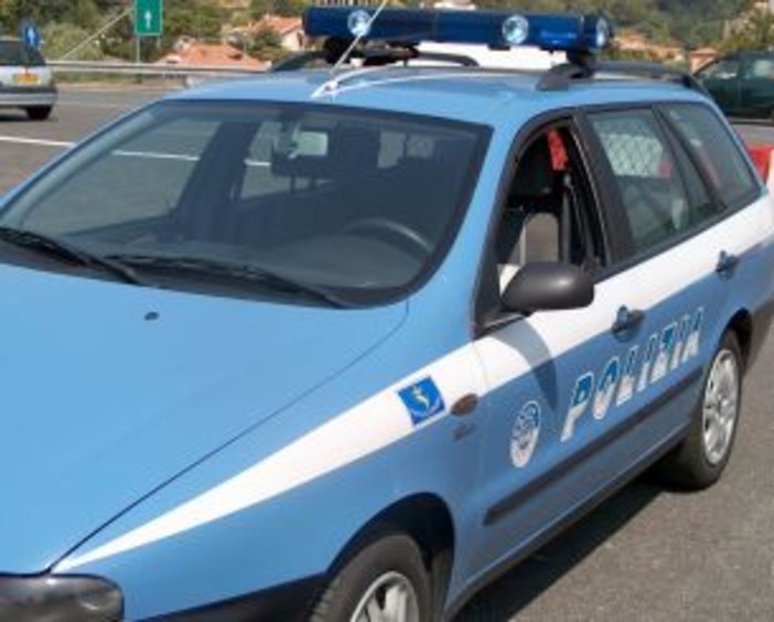 Blitz della Polizia, quattro persone fermate in stato di ebbrezza e aggredito un poliziotto