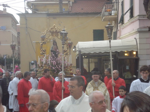 Taggia: festa del Santo Patrono, si è svolta la processione della Madonna Miracolosa