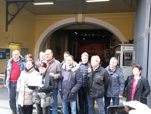 Imperia: monta la protesta degli operai Agnesi per la chiusura "Andando avanti così capiamo che non c'è più niente da fare"