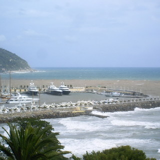 Acque agitate al porto di Imperia