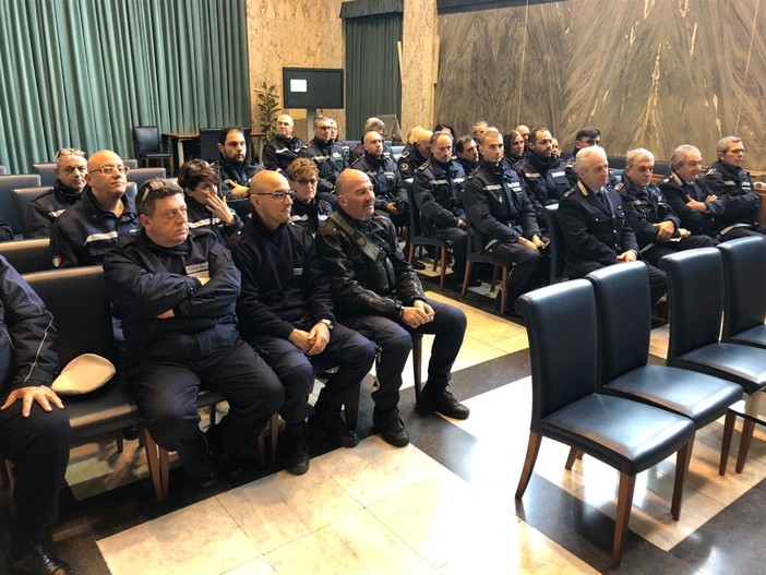 Imperia: l'amministrazione incontra la polizia municipale, Scajola "Sono sotto organico, presto nuove assunzioni e nuova sede" (foto e video)