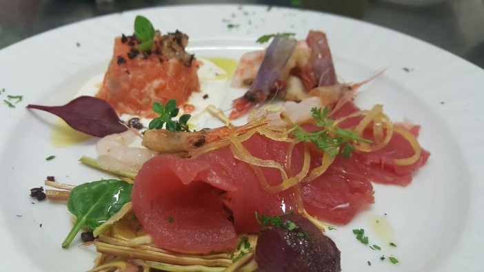 Ingredienti freschi e genuini e cucina creativa e originale: il ristorante Il Golfo di Diano Marina ideale per cresime e comunioni Ingredienti freschi e genuini e cucina creativa e originale: il ristorante Il Golfo di Diano Marina ideale per cresime e comunioni