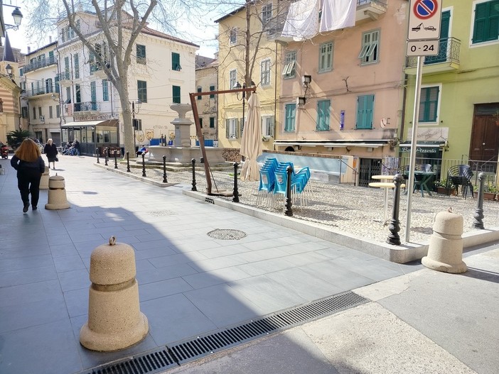 Piazza San Sebastiano, la segnalazione di un lettore: "Dopo cinque mesi ancora nessun intervento" Piazza San Sebastiano, la segnalazione di un lettore: "Dopo cinque mesi ancora nessun intervento"