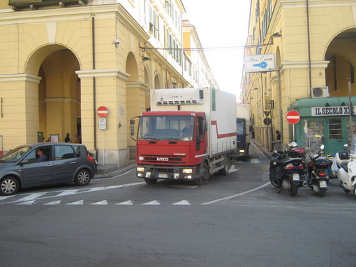 Imperia: autoparco Antonio Marzo risponde a Bonifazio "Abbiamo già oltre 500 adesioni". Sbato nuovo corteo di Tir